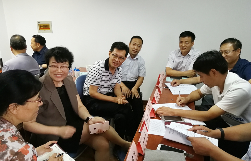 第五小组正在特烈讨论